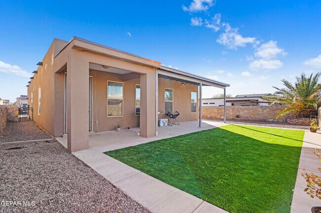 Building Photo - 14829 Sunny Land Ave