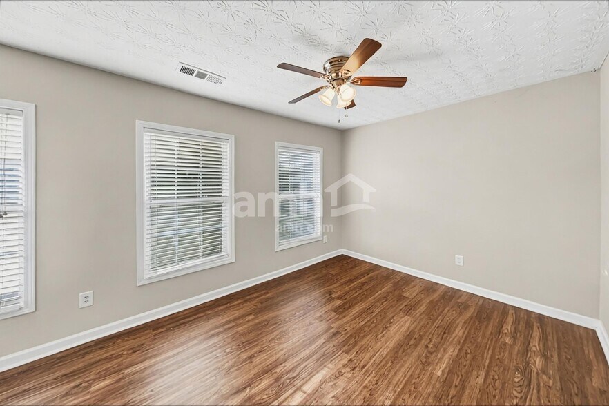 Building Photo - 304 Woodland Pass