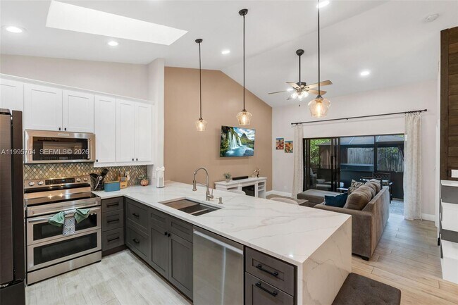 Building Photo - 4220 Grove Park Ln