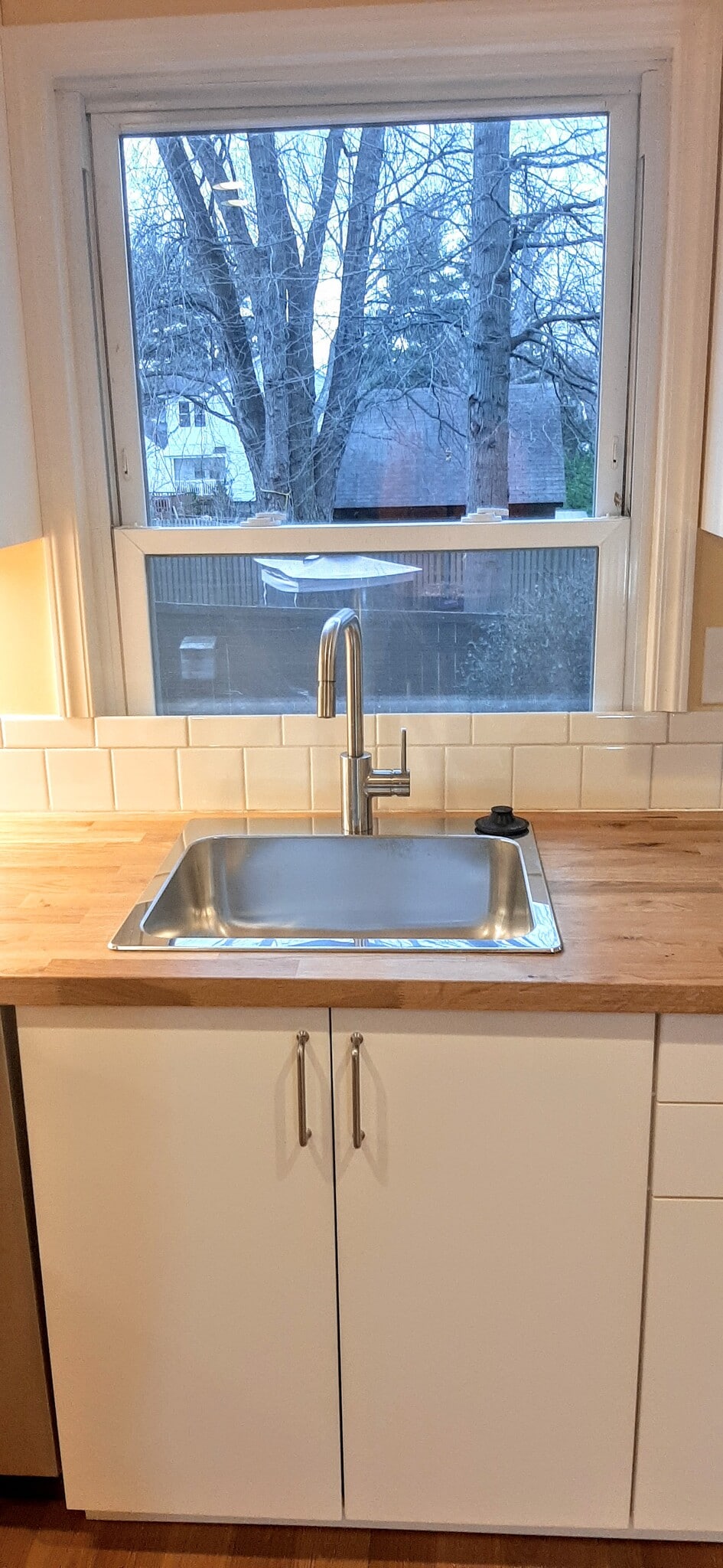 Kitchen sink - 3707 Lawrence Ave