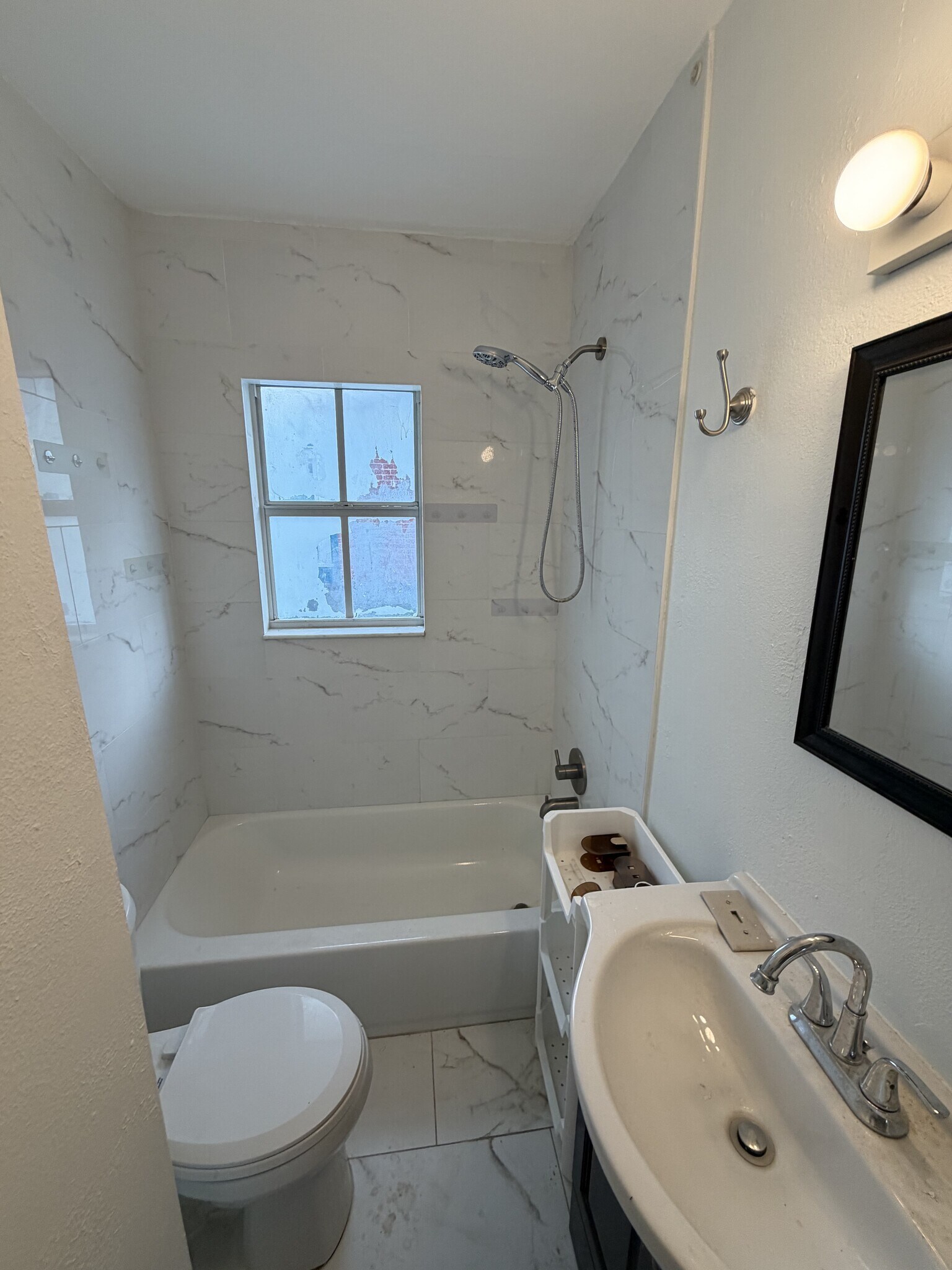 Building Photo - 2 Bed/1 Bath