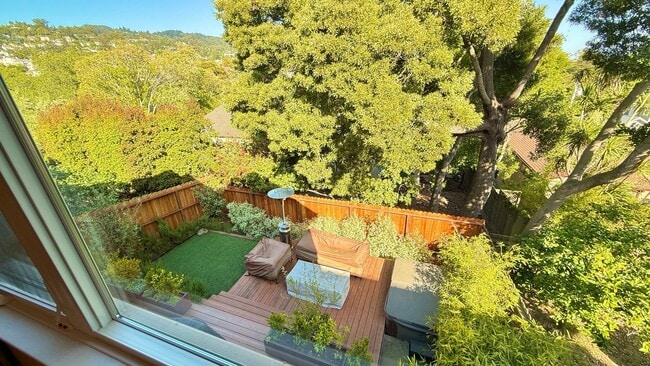 Building Photo - Glenview Craftsman Home with Exquisite Yard
