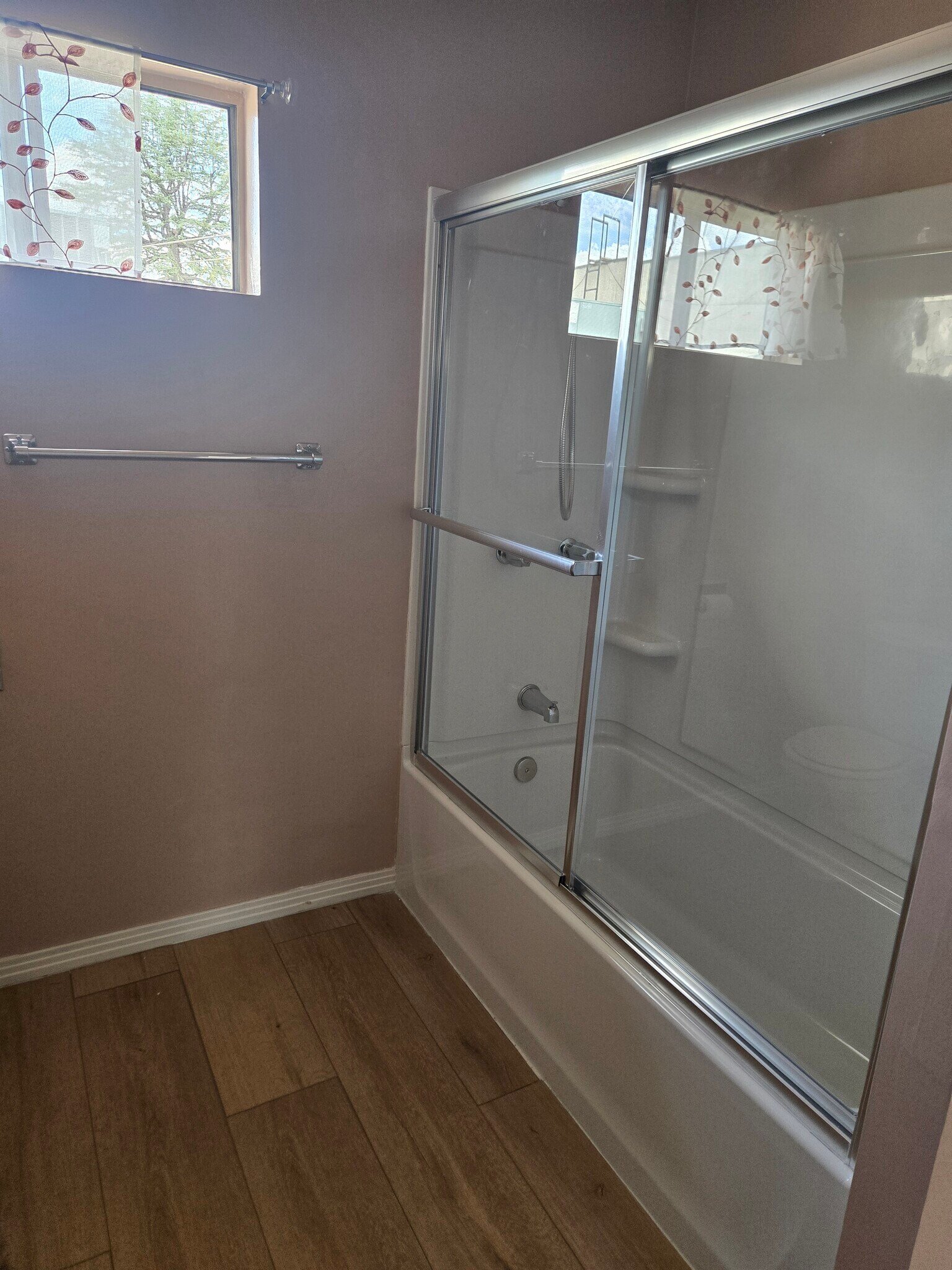 Building Photo - 5723 Hazeltine Ave