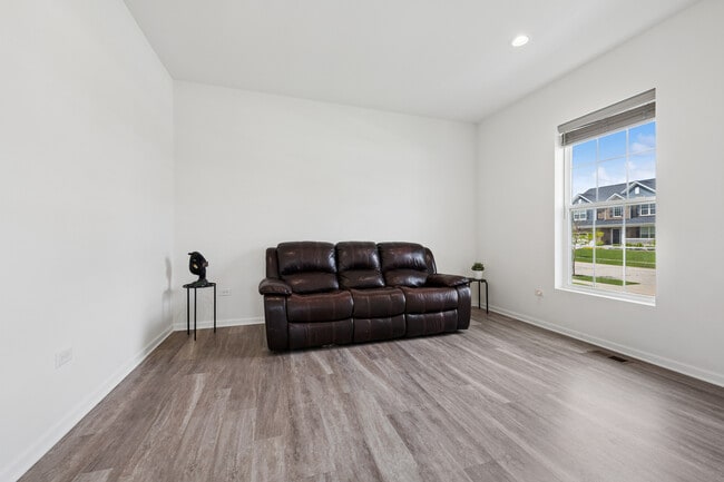Building Photo - 25451 Medinah Ln