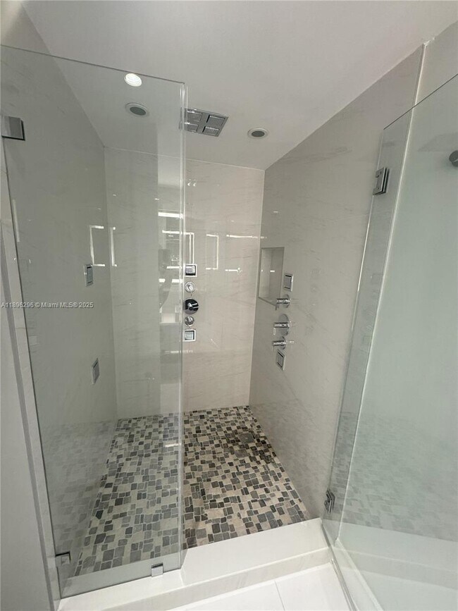 Building Photo - 5970 Indian Creek Dr