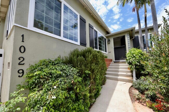 Entrance - 1029 Chautauqua Blvd