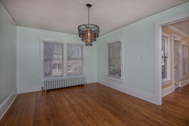Building Photo - Charming Craftsman Home in Montford