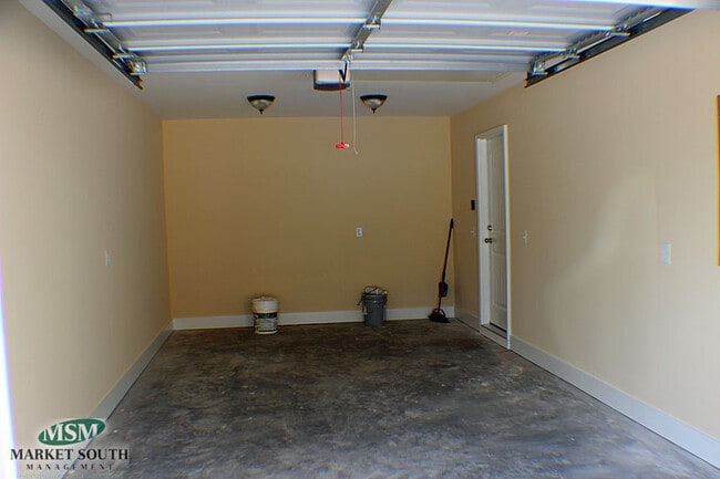 Building Photo - BLOOMINGDALE HOME