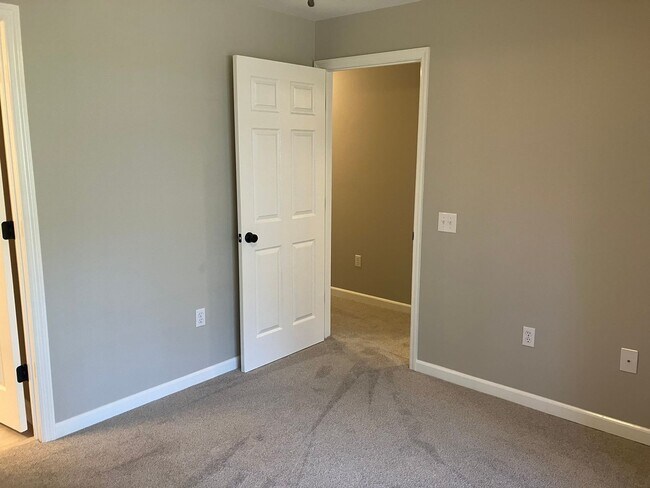 Building Photo - 2 Bedroom / 2.5 Bathroom @ Brighton Bay