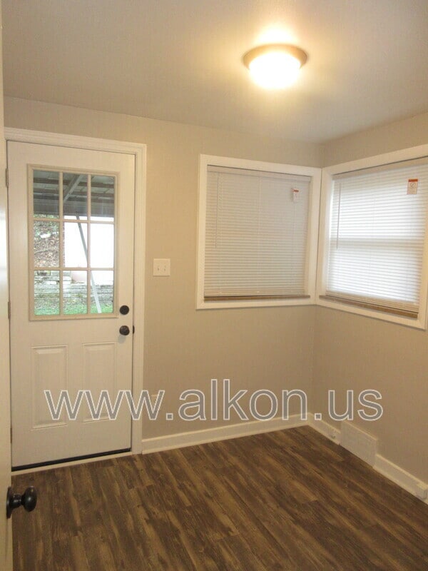 Building Photo - 4204 Willow Ave