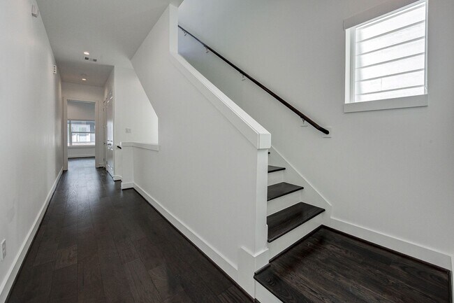 Building Photo - 3 Bedroom Home in the Galleria
