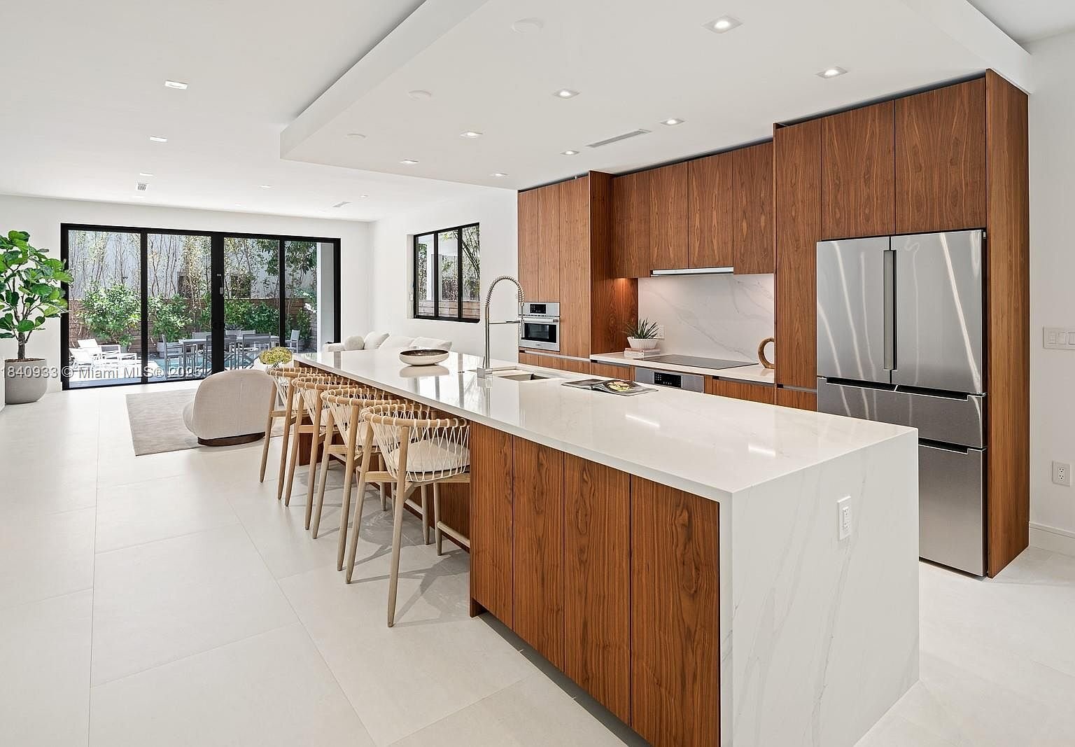 Building Photo - 2984 Coconut Ave