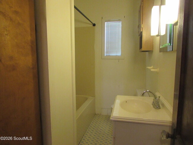 Building Photo - 2549 Cactus St