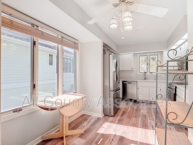 Building Photo - 1007 S Pointe Alexis Dr