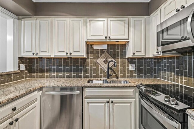 Building Photo - 500 Lake Marina Dr