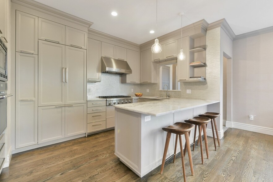 Building Photo - 13 Greenough Ave