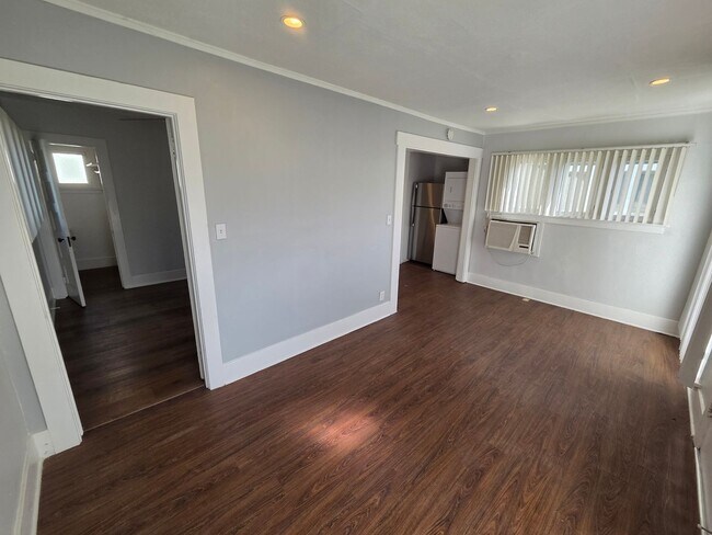 Building Photo - 1st