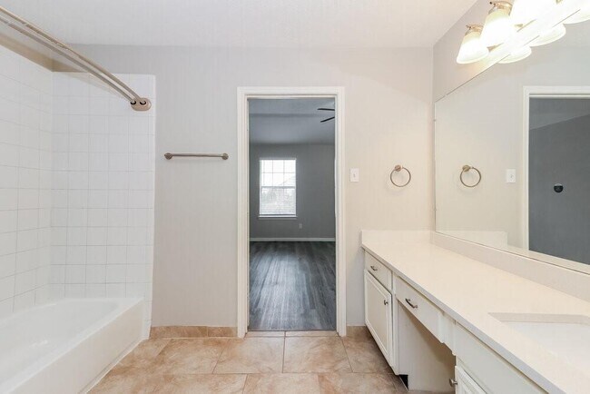 Building Photo - 15503 Gallant Ct
