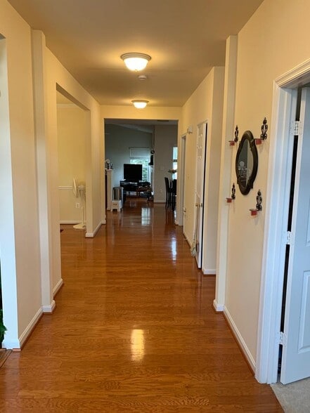 Hallway - 43309 Ardmore St