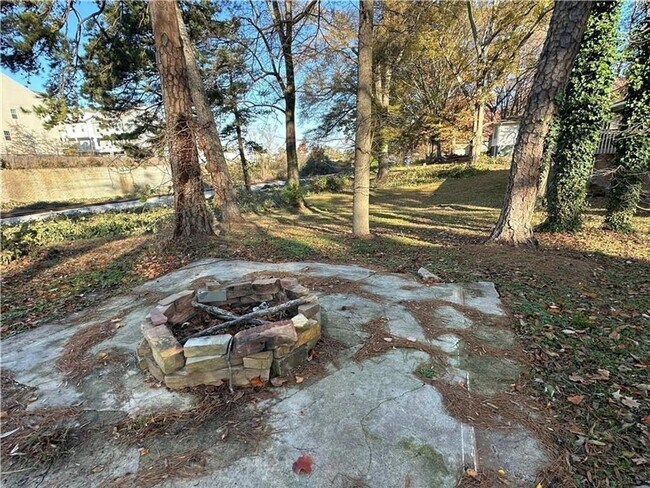 Building Photo - 3035 Shirley Dr