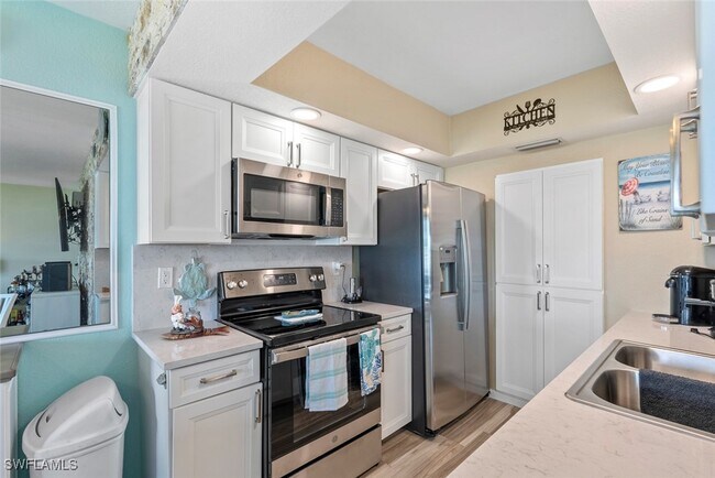 Building Photo - 896 Buttonwood Dr