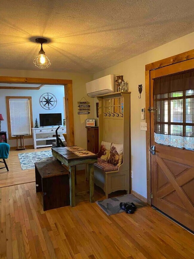 Building Photo - 390 Fall Creek Meadows Ln