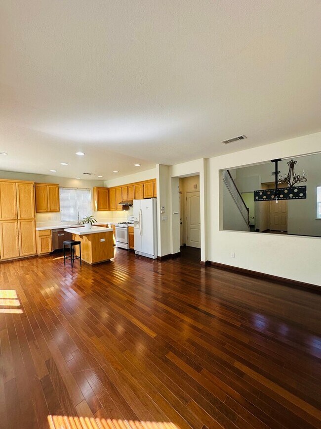 Building Photo - Beautiful 3 Bed, 2.5 Bath Home with Garage, Spacious Layout & Private Yard in Desirable Hercules ...