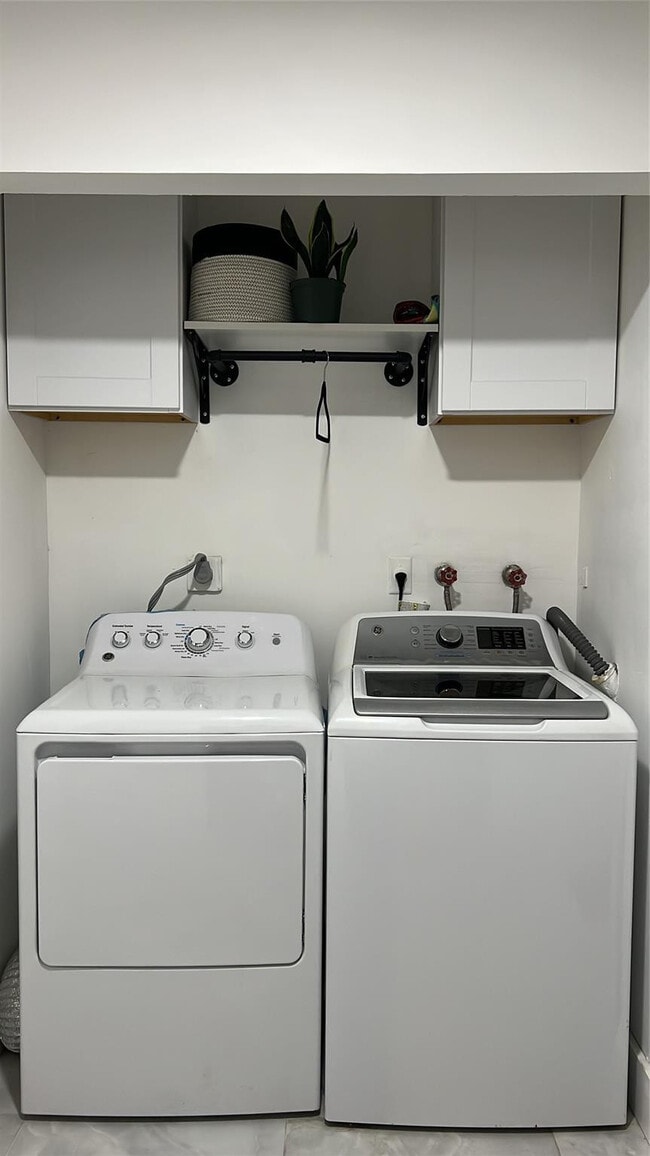 Building Photo - 3331 Carambola Cir S