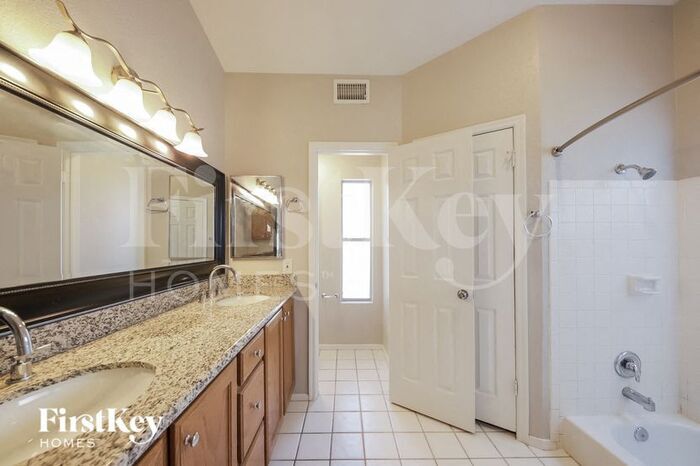 Building Photo - 4932 W Wescott Dr