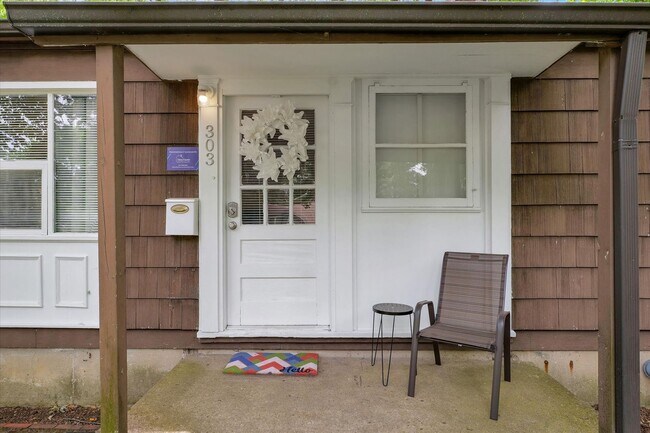 Building Photo - 303 Hessel Blvd