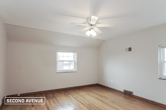 Building Photo - 125 Marion St