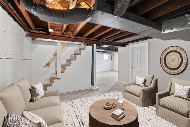 Building Photo - 1420 Bredell Ave