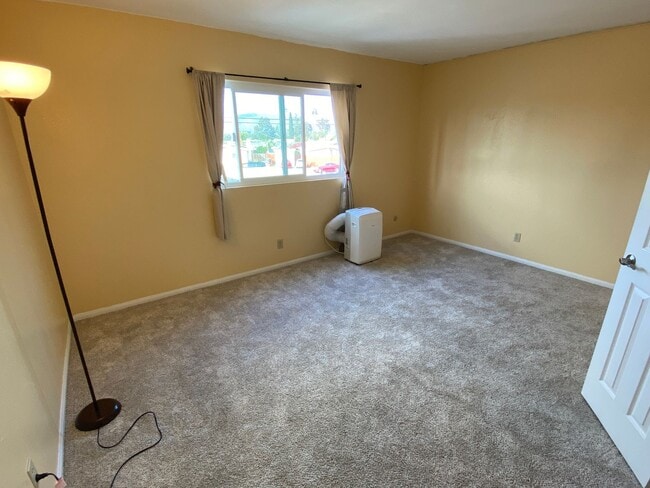 Building Photo - Madison Ballantyne 2 Bedroom Apartment