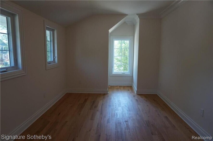 Building Photo - 203 Curry Ave