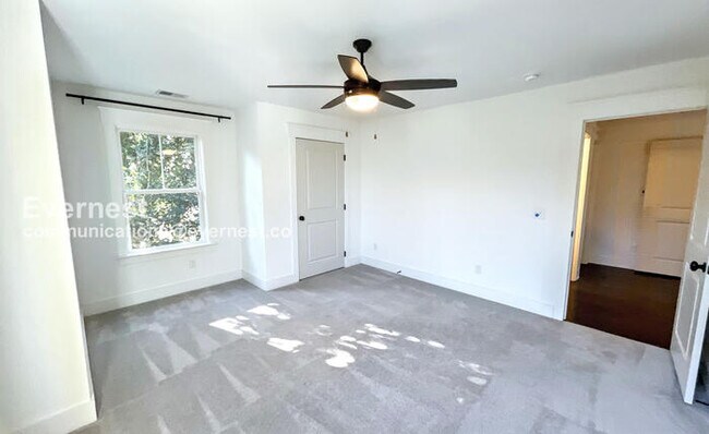 Building Photo - 174 Lynda Cir