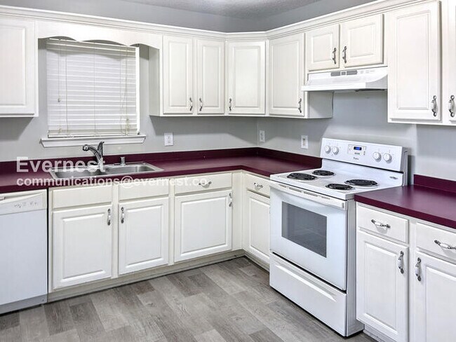 Building Photo - 1104 Oak Creek Trail