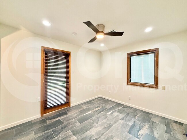 Building Photo - 4405 S Newberry Rd