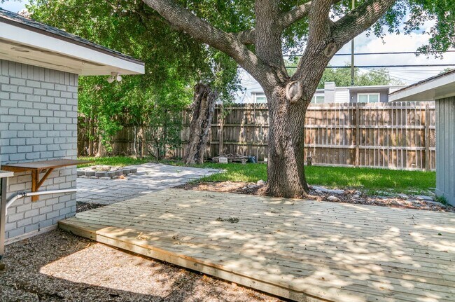 Building Photo - One-Story Home for Rent in Walnut Bend, Ho...