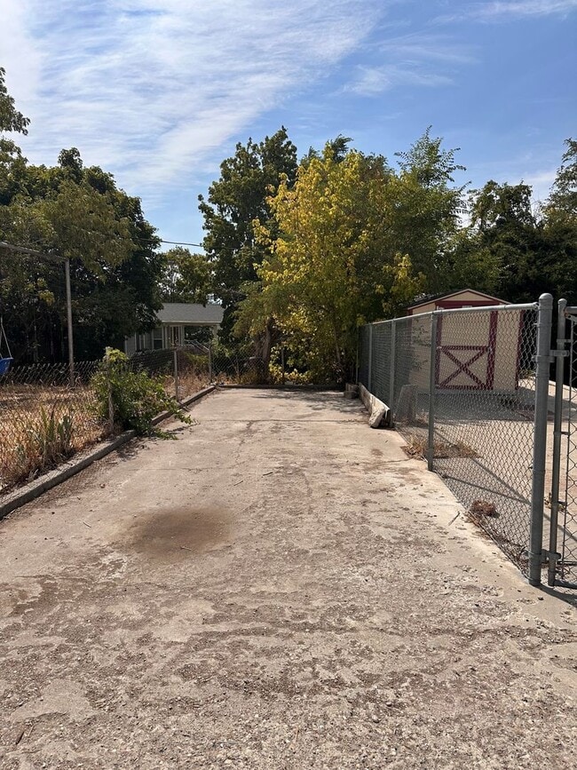 Building Photo - Completely Remodeled 3 Bedroom Home