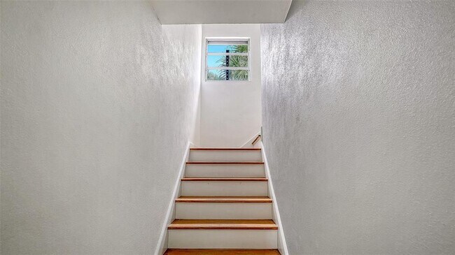 Building Photo - 7665 Sanderling Rd