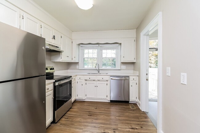 Building Photo - 305 S Mulberry St