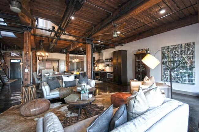 Building Photo - 320 Peters St SW