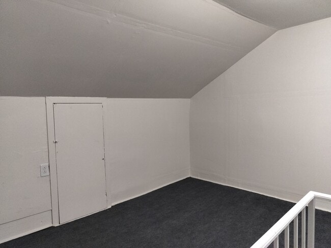 Building Photo - 547 Centre St