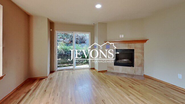 Building Photo - Coming soon! Charming two-story condo with two master suites - Pet Friendly!