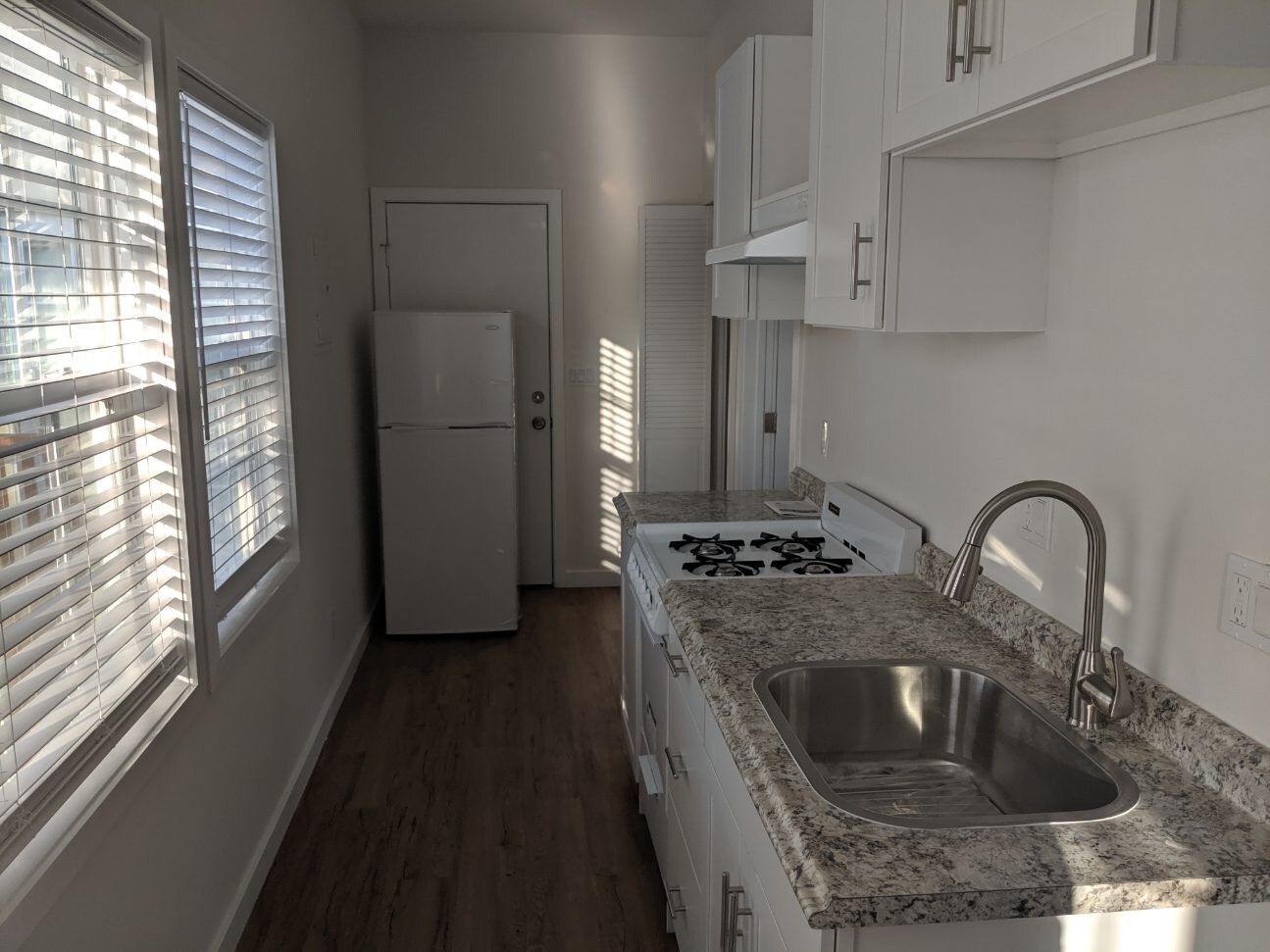 Building Photo - 607 N Formosa Ave