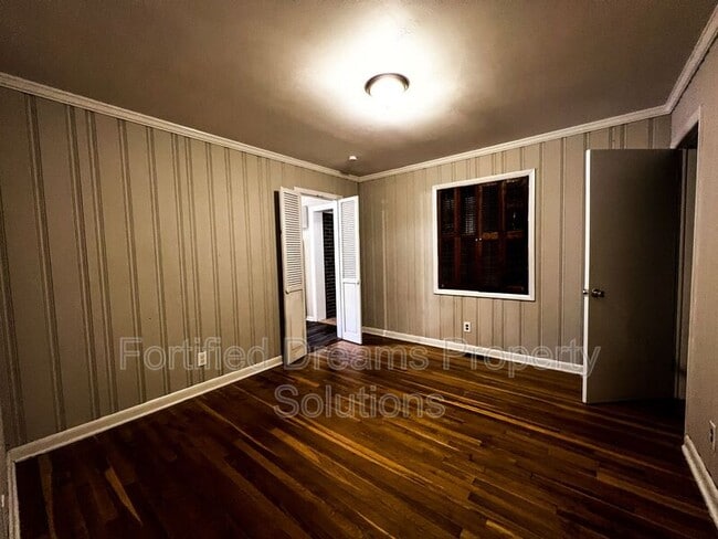 Building Photo - 1908 Rayston Dr