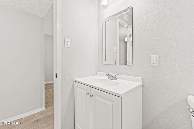 Building Photo - 6400 Edgemere Blvd