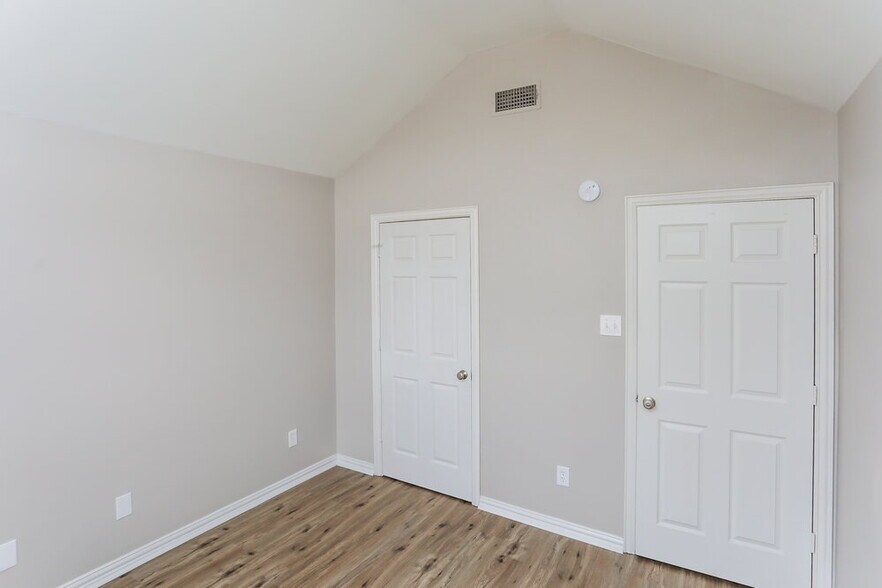 Building Photo - 211 Brookhaven Cir