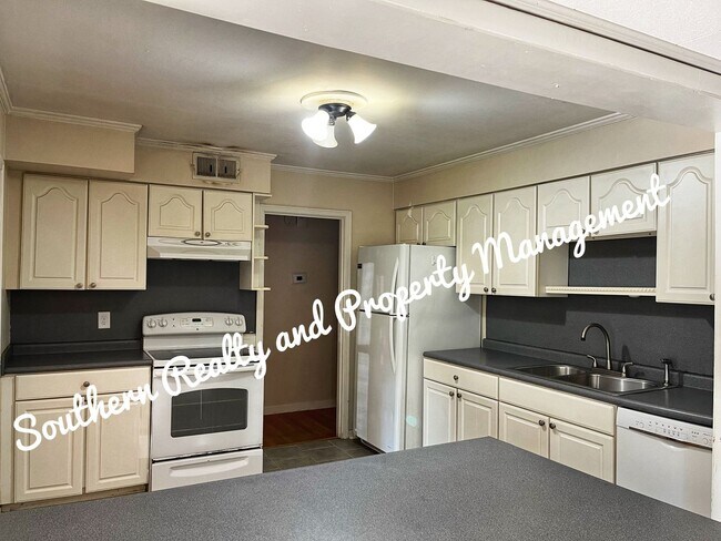 Building Photo - 130 E Salem Dr