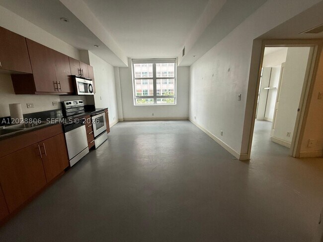 Building Photo - 111 E Flagler St